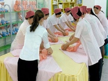 图 月嫂培训5折优惠 深圳家政